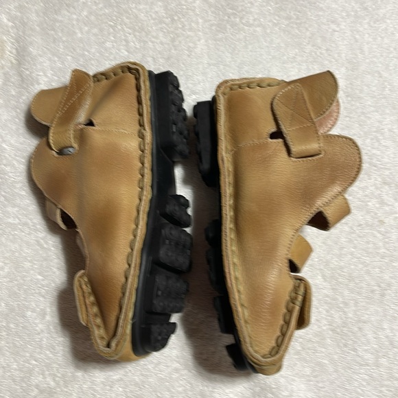 Yolee woman’s leather Sandals Size 7 - Picture 2 of 7